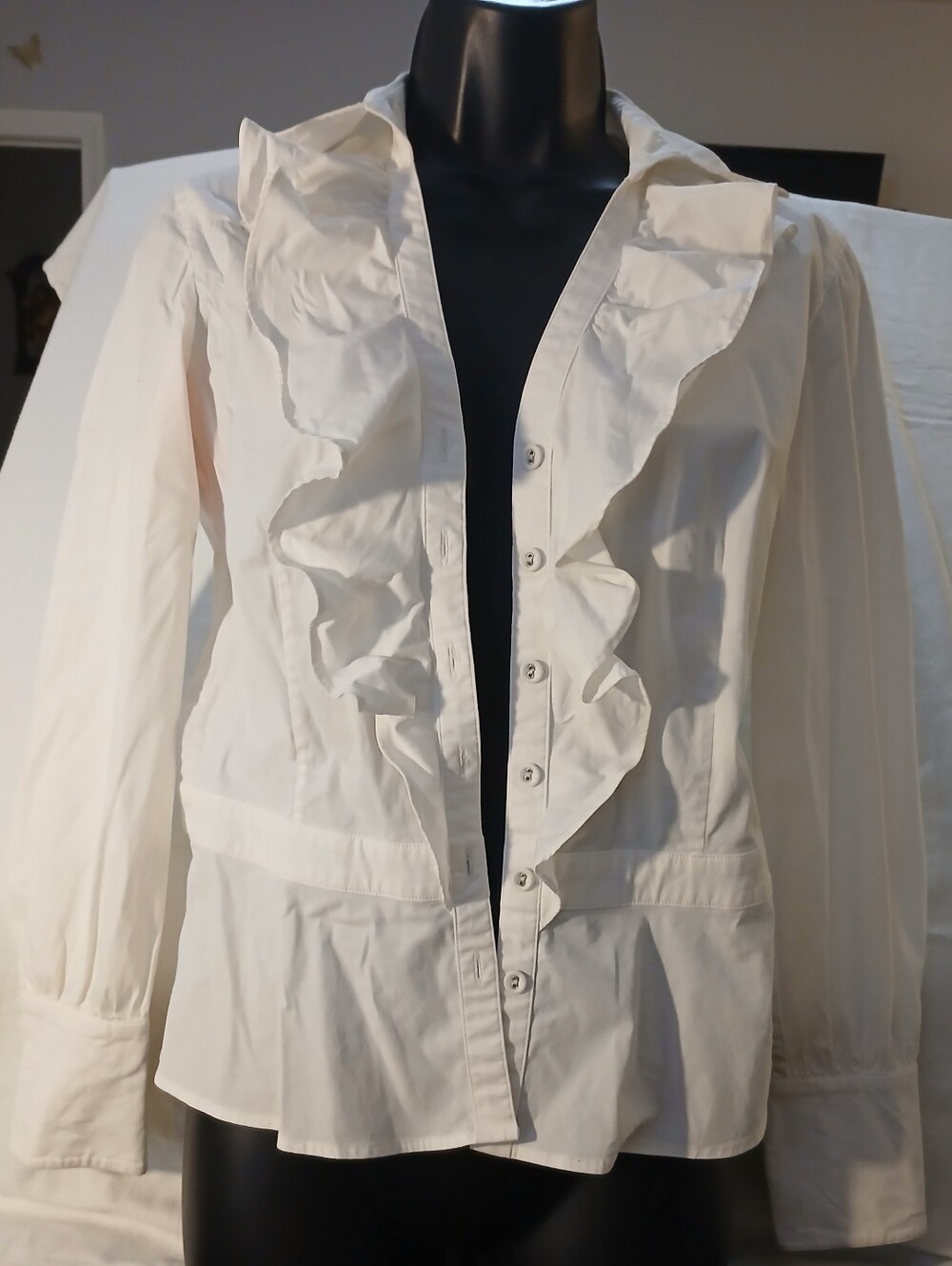 Pre-loved Women's Ruffled Long Sleeve Button-Front Shirt.